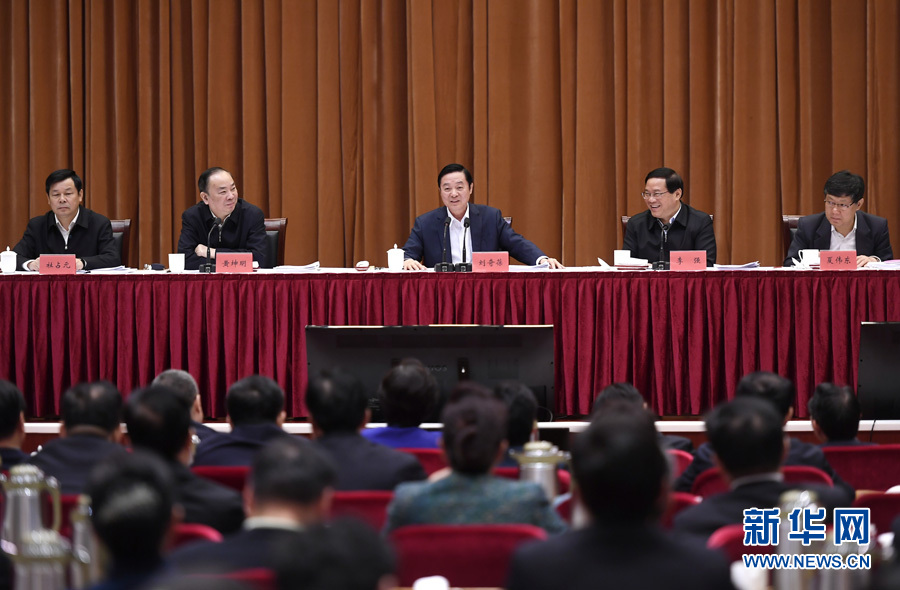 4月7日，全國創(chuàng)建文明城市工作經(jīng)驗(yàn)交流會(huì)在江蘇張家港市召開，中共中央政治局委員、中宣部部長、中央文明委副主任劉奇葆出席會(huì)議并講話。新華社記者 燕雁 攝
