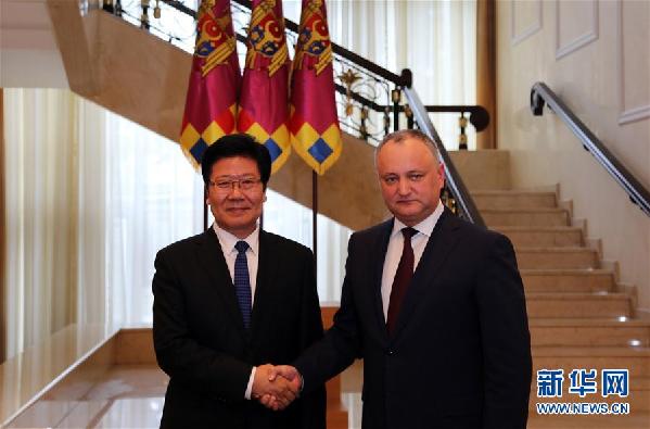 （XHDW）（1）摩爾多瓦總統(tǒng)多東、總理菲利普會見張春賢