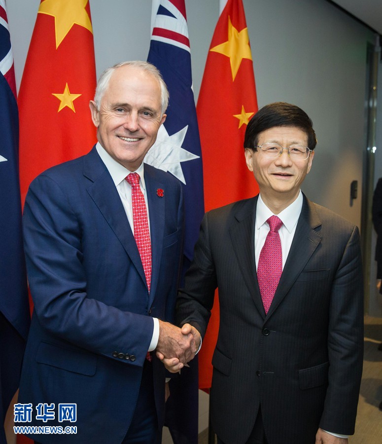 4月21日，正在澳大利亞訪問的中共中央政治局委員、中央政法委書記孟建柱（右）在悉尼會(huì)見澳總理特恩布爾。 新華社發(fā)（朱宏業(yè)攝） 