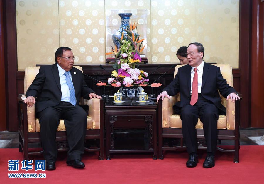 5月13日，中共中央政治局常委、中央紀委書記王岐山在北京釣魚臺國賓館會見老撾人民革命黨中央總書記、國家主席本揚。 新華社記者 饒愛民攝
