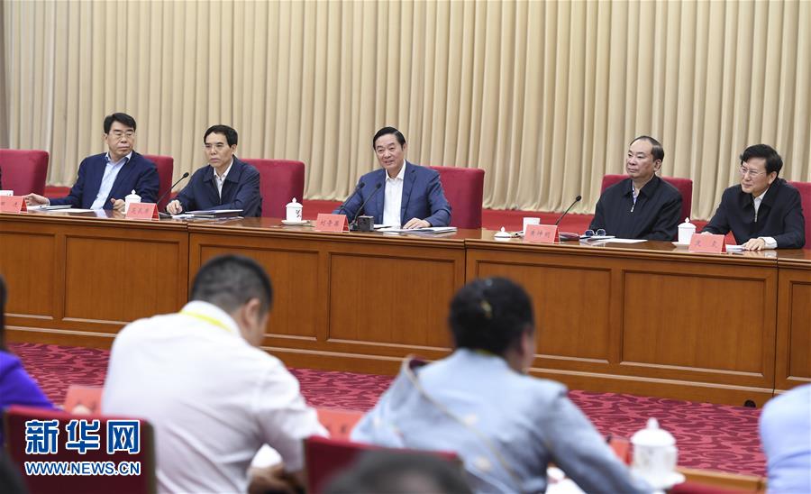 5月18日，中共中央政治局委員、中央書記處書記、中宣部部長劉奇葆在北京出席紀(jì)念新華書店成立80周年座談會(huì)并講話。 新華社記者 張領(lǐng) 攝