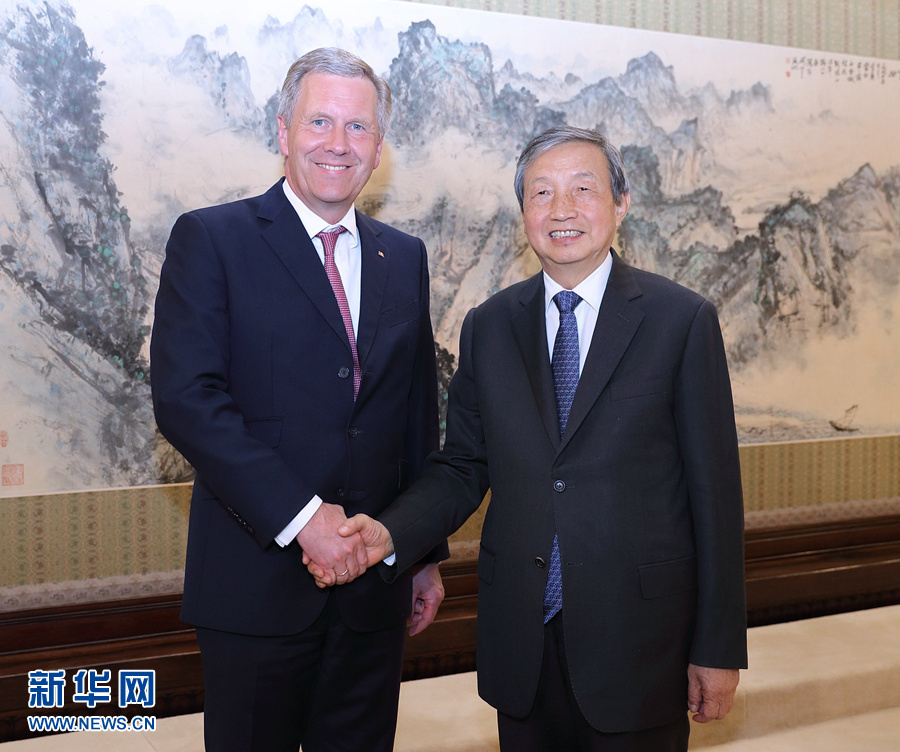 6月13日，國務(wù)院副總理馬凱在北京中南海紫光閣會見德國前總統(tǒng)、全球中小企業(yè)聯(lián)盟全球主席武爾夫。 新華社記者 王曄 攝 