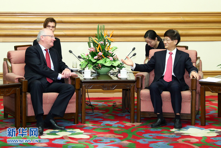 6月15日，中共中央政治局委員、中央政法委書記孟建柱在北京會(huì)見德國(guó)聯(lián)邦總理府情報(bào)國(guó)務(wù)秘書弗里徹。 新華社記者 謝環(huán)馳 攝