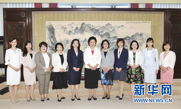 　　7月12日，國(guó)務(wù)院副總理劉延?xùn)|在北京會(huì)見(jiàn)以日本自民黨前總務(wù)會(huì)長(zhǎng)野田圣子為首的日本執(zhí)政黨女國(guó)會(huì)議員代表團(tuán)一行。 新華社記者 高潔 攝