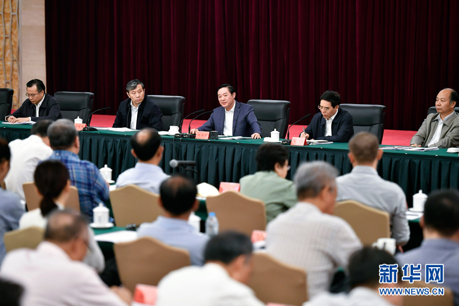 9月7日，中共中央政治局委員、中央書記處書記、中宣部部長劉奇葆在北京出席全國電視劇工作座談會并講話。 新華社記者 燕雁 攝

