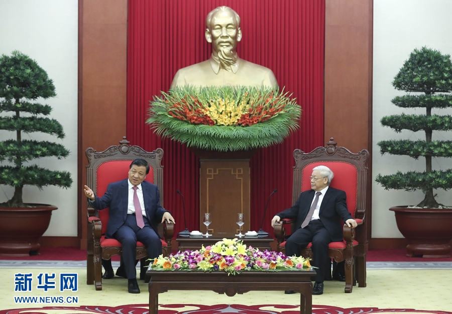 應(yīng)越南共產(chǎn)黨邀請，中共中央政治局常委、中央書記處書記劉云山9月18日至19日對越南進(jìn)行正式訪問。這是9月18日，劉云山在河內(nèi)會見越共中央總書記阮富仲。 新華社記者 龐興雷 攝