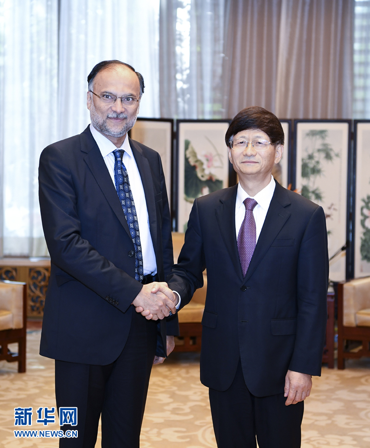 9月26日，中共中央政治局委員、中央政法委書記孟建柱在北京會見來華出席國際刑警組織第86屆全體大會的巴基斯坦內政部長伊克巴爾。新華社記者 張領 攝