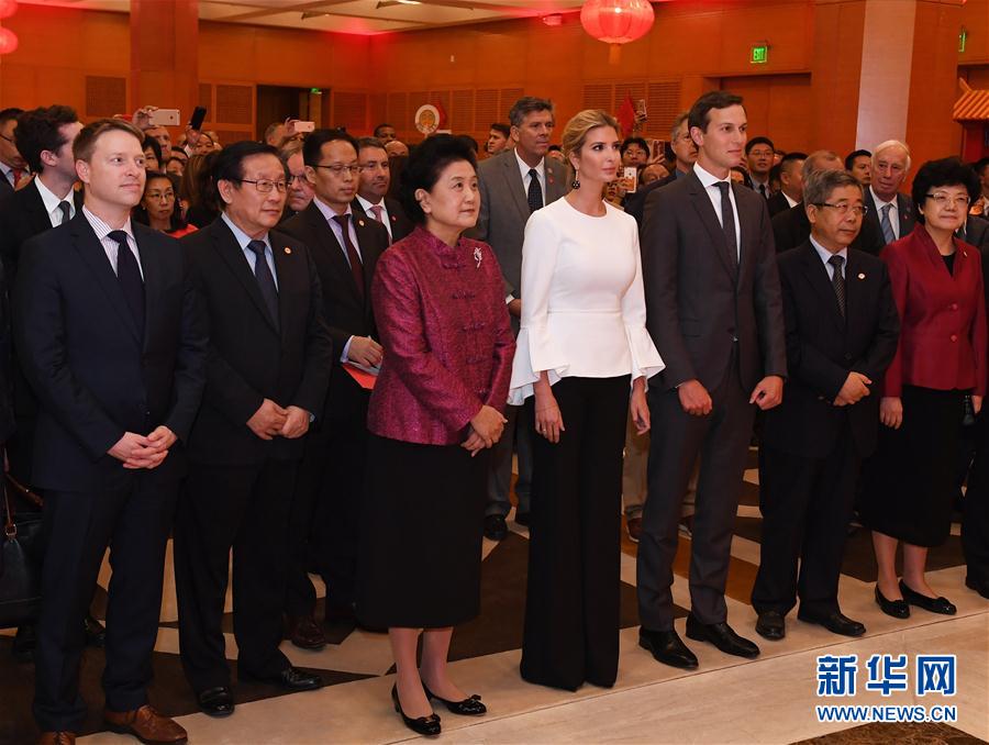 當(dāng)?shù)貢r(shí)間9月27日晚，正在華盛頓出席首輪中美社會(huì)和人文對(duì)話的國(guó)務(wù)院副總理劉延?xùn)|出席中國(guó)駐美國(guó)使館2017年國(guó)慶招待會(huì)。新華社記者殷博古攝