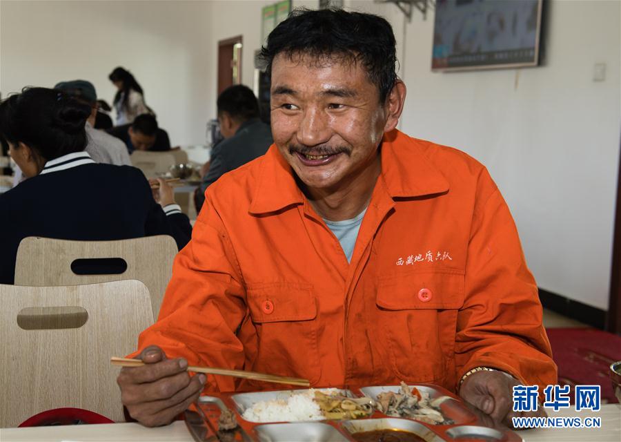 （十九大代表風(fēng)采&middot;圖文互動(dòng)）（1）鉆探高級(jí)技工向巴扎西：我為祖國探礦藏