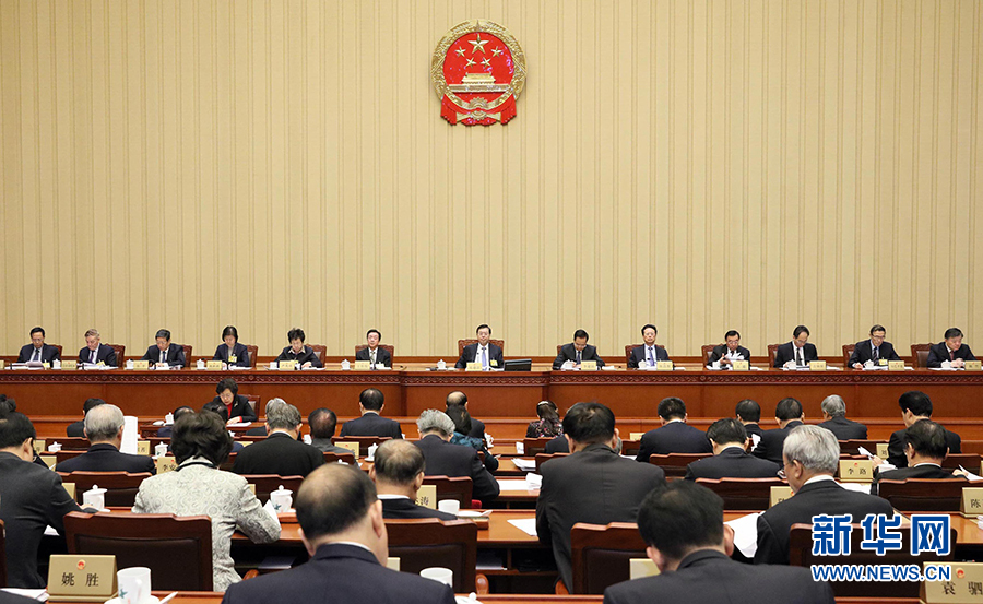 12月23日，十二屆全國人大常委會第三十一次會議在北京人民大會堂舉行第二次全體會議。張德江委員長出席。 新華社記者劉衛(wèi)兵攝