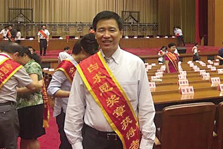 黃國寧被授予我國衛(wèi)生行業(yè)的最高榮譽&ldquo;白求恩獎?wù)?rdquo;。