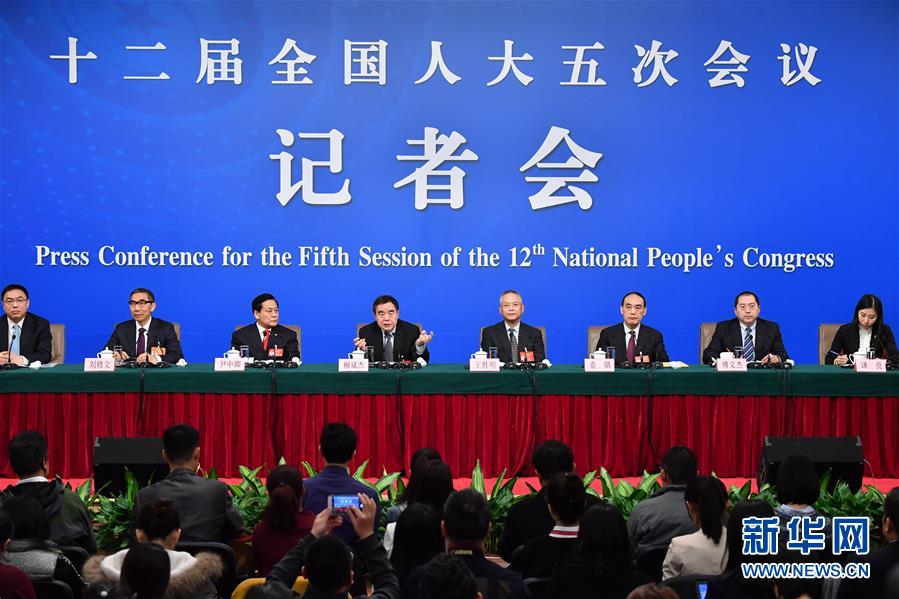 (兩會(huì))(1)全國(guó)人大教科文衛(wèi)委主任委員柳斌杰等就“人大監(jiān)督工作”答記者問