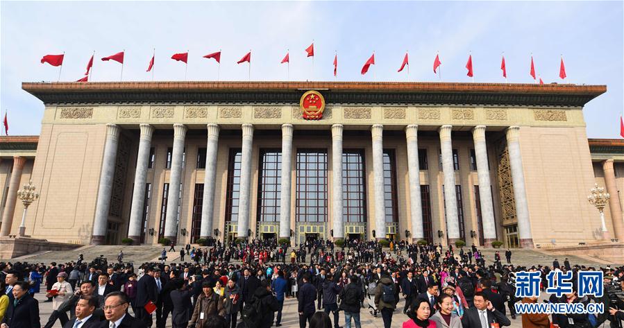 （兩會&middot;人大閉幕）（12）十二屆全國人大五次會議在北京閉幕