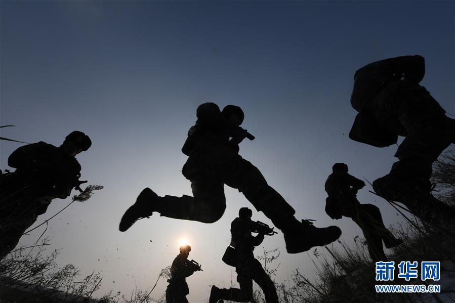 （新華全媒頭條&middot;圖文互動）（12）備戰(zhàn)踏上新起點(diǎn)，練兵展現(xiàn)新氣象&mdash;&mdash;2018中國軍隊(duì)新年開訓(xùn)全景大掃描