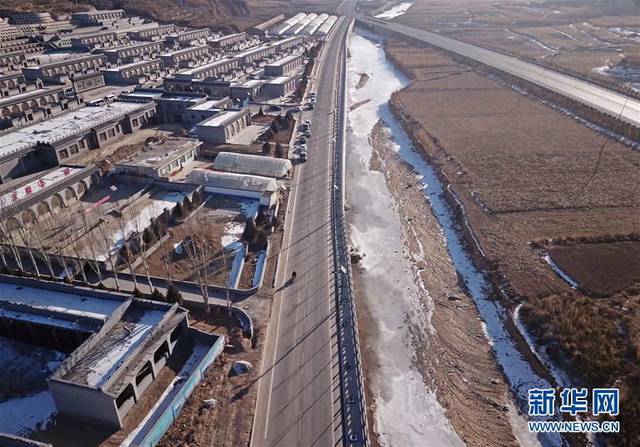 (圖文互動·新華全媒頭條)(5)讓農(nóng)民致富奔小康的道路越走越寬廣——黨的十八大以來以習(xí)近平同志為核心的黨中央關(guān)心農(nóng)村公路發(fā)展紀(jì)實