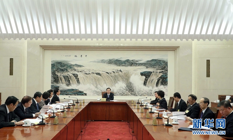 2月23日，十二屆全國人大常委會第一百一十三次委員長會議在北京人民大會堂舉行，張德江委員長主持。 新華社記者 劉衛(wèi)兵 攝