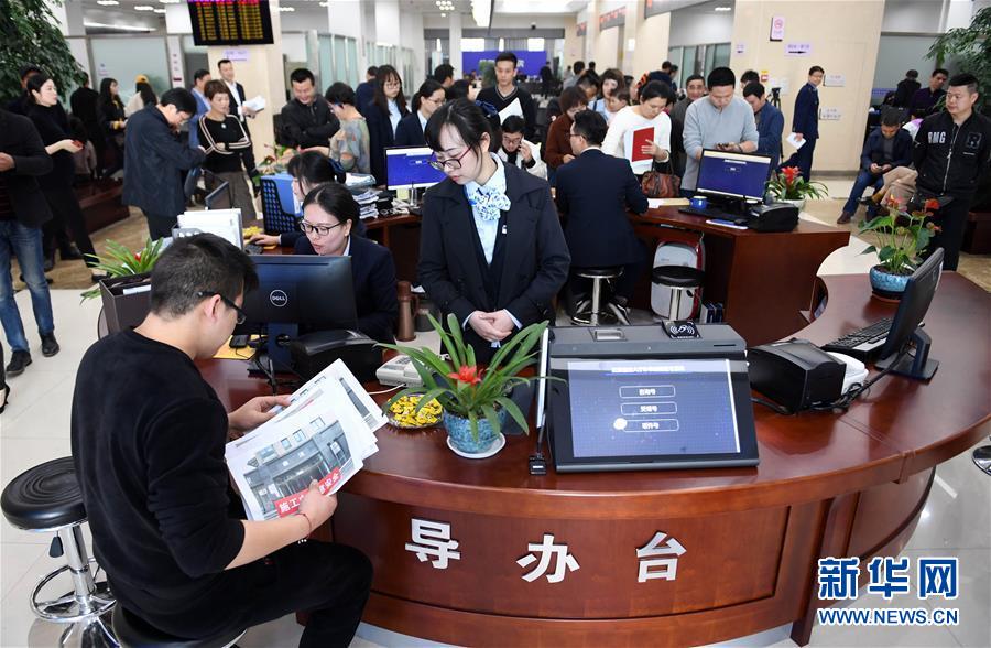 （習(xí)近平新時代中國特色社會主義思想在基層&middot;改革發(fā)展新氣象&middot;圖文互動）（3）浙江&ldquo;最多跑一次&rdquo;：改革越走越深，群眾越跑越順