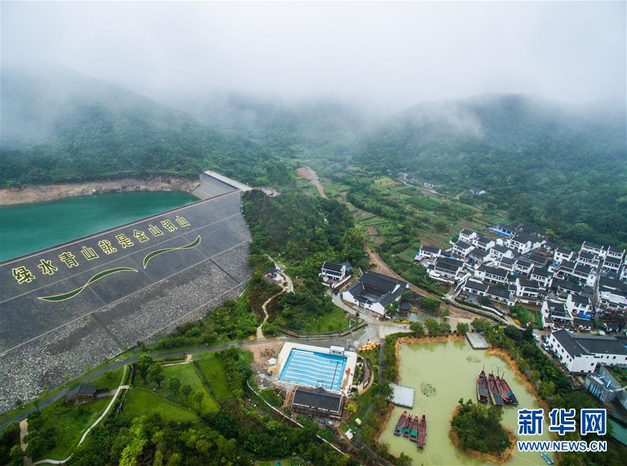 （新華全媒頭條&middot;圖文互動）（3）領航新時代中國經濟航船&mdash;&mdash;從中央財經領導小組會議看以習近平同志為核心的黨中央駕馭中國經濟