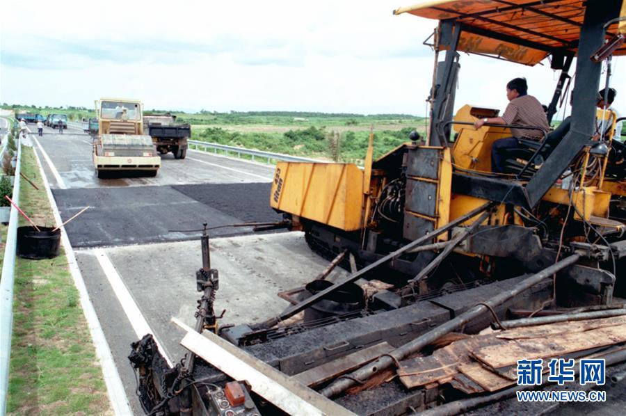 （新華全媒頭條&middot;潮起海之南&middot;圖文互動）（3）春潮拍岸千帆進(jìn)&mdash;&mdash;海南特區(qū)改革開放30年紀(jì)實