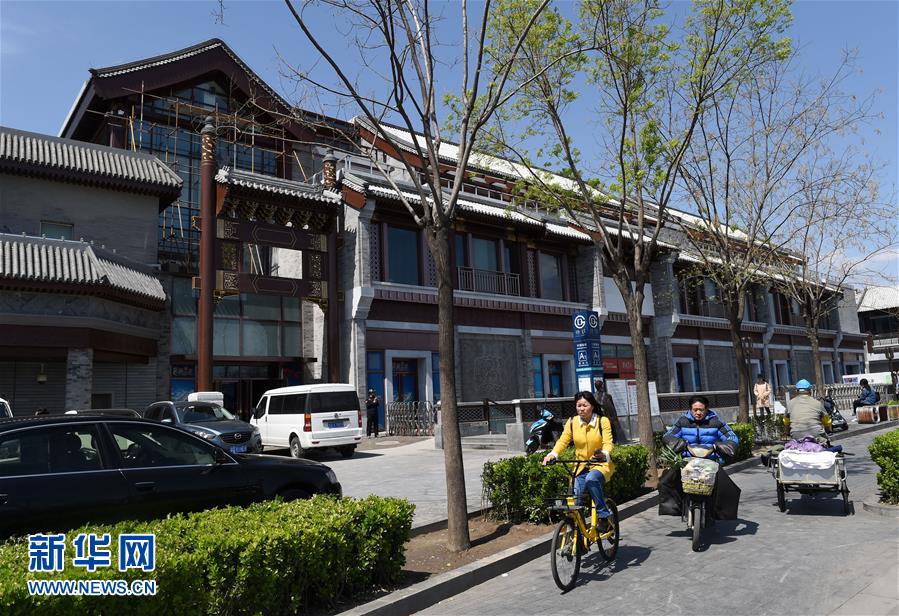 (在習(xí)近平新時(shí)代中國(guó)特色社會(huì)主義思想指引下——新時(shí)代新氣象新作為·新華全媒頭條·圖文互動(dòng))(3)最濃是這中國(guó)紅——北京市西城區(qū)弘揚(yáng)紅墻意識(shí)深化改革發(fā)展紀(jì)實(shí)