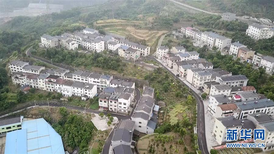 （新華全媒頭條&middot;圖文互動(dòng)）（3）情系人民 心牽創(chuàng)新&mdash;&mdash;習(xí)近平總書(shū)記考察湖北回訪記