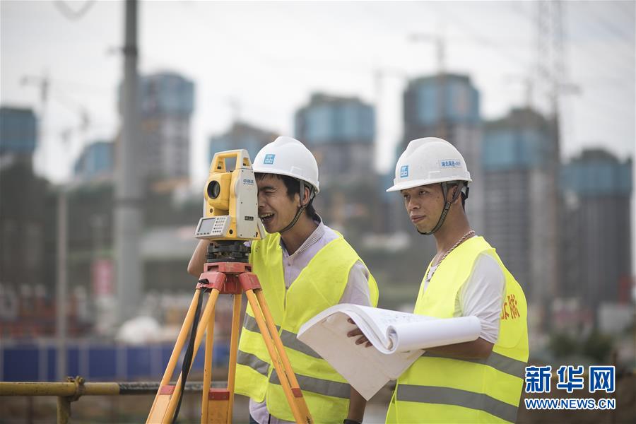 (新時代奮斗者·圖文互動)(2)當(dāng)一群“90后”與工地相遇——記奮戰(zhàn)在軍運(yùn)會工地上的90后新農(nóng)民工