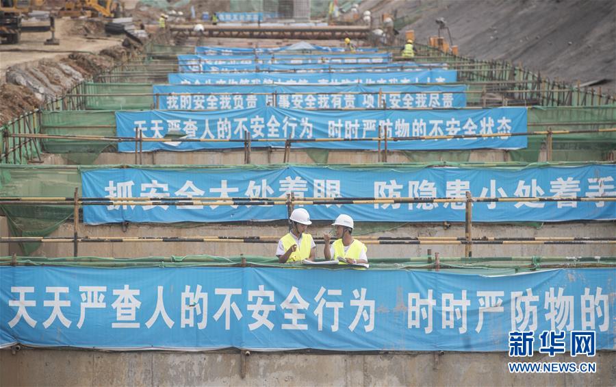 (新時代奮斗者·圖文互動)(3)當(dāng)一群“90后”與工地相遇——記奮戰(zhàn)在軍運(yùn)會工地上的90后新農(nóng)民工