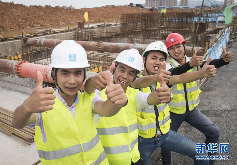 (新時代奮斗者·圖文互動)(4)當(dāng)一群“90后”與工地相遇——記奮戰(zhàn)在軍運(yùn)會工地上的90后新農(nóng)民工