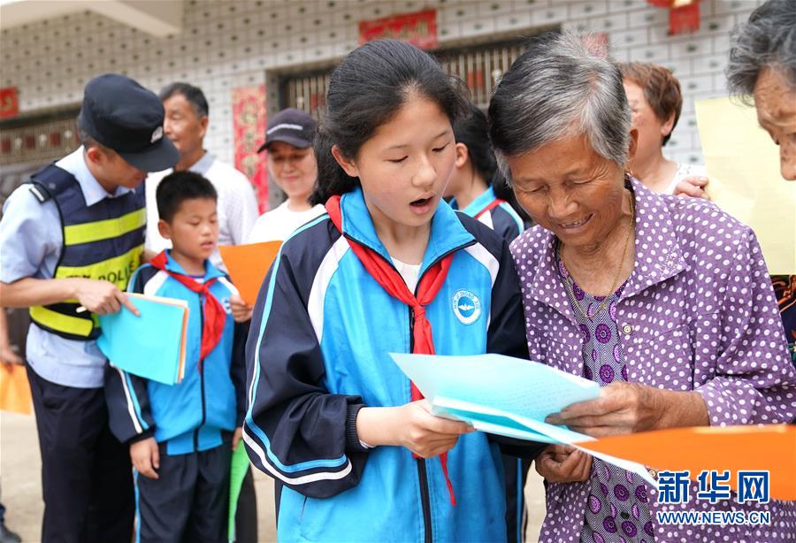 （社會）（5）孩子們的&ldquo;紅領(lǐng)巾護路志愿隊&rdquo;