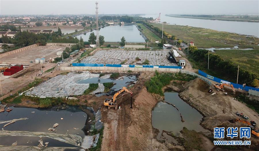 （新華視點&middot;圖文互動）（2）中央督察兩年有的絲毫未改，有的不減反增&mdash;&mdash;江蘇泰興數(shù)萬噸化工廢料和污泥堆放長江邊調查