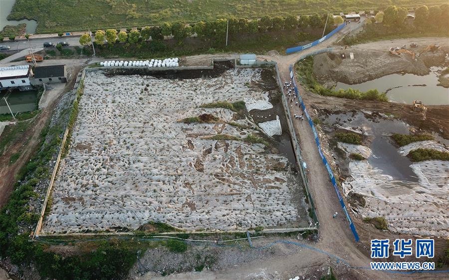 （新華視點&middot;圖文互動）（1）中央督察兩年有的絲毫未改，有的不減反增&mdash;&mdash;江蘇泰興數(shù)萬噸化工廢料和污泥堆放長江邊調查