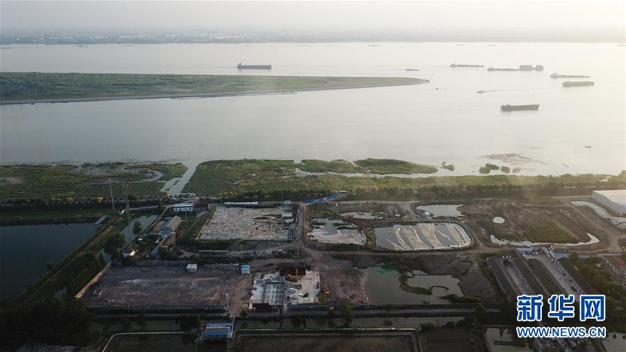 （新華視點&middot;圖文互動）（6）中央督察兩年有的絲毫未改，有的不減反增&mdash;&mdash;江蘇泰興數(shù)萬噸化工廢料和污泥堆放長江邊調查