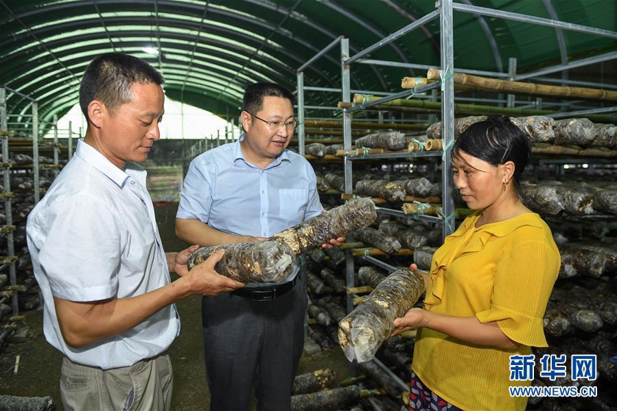 （脫貧攻堅(jiān)&middot;圖文互動）（3）&ldquo;不畏難、不畏煩、不畏苦&rdquo;&mdash;&mdash;記&ldquo;80后&rdquo;扶貧干部李朝陽