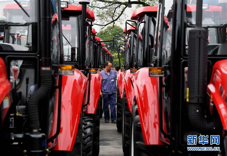 (新華全媒頭條·圖文互動(dòng))(5)共和國農(nóng)機(jī)工業(yè)“長(zhǎng)子”成長(zhǎng)記