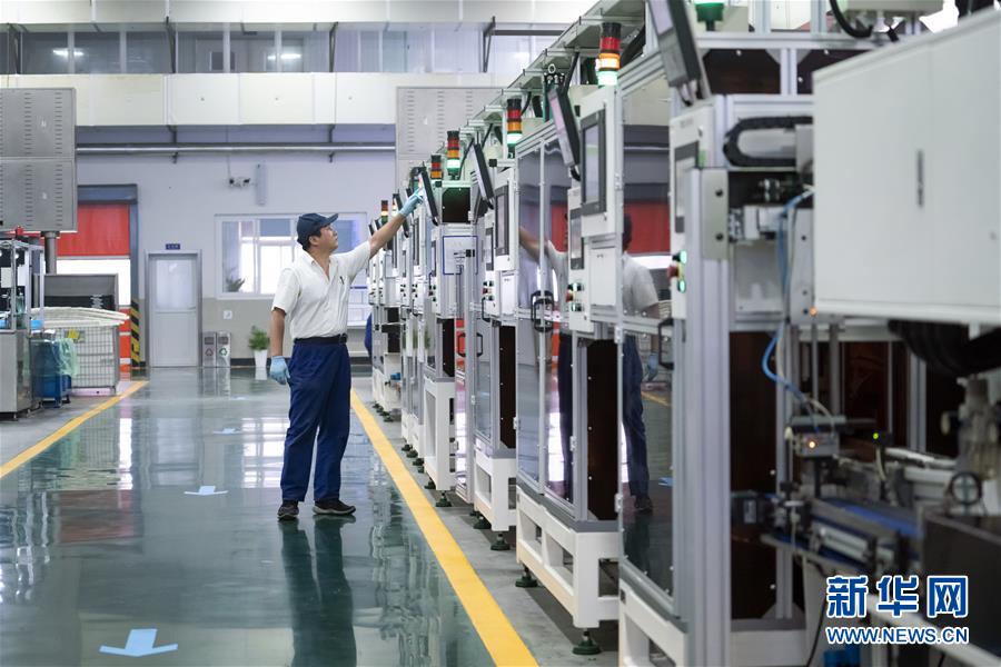 (壯闊東方潮 奮進(jìn)新時(shí)代——慶祝改革開(kāi)放40年)(6)砥礪奮進(jìn) 轉(zhuǎn)型升級(jí)——改革開(kāi)放40年中國(guó)制造加速邁向“中高端”