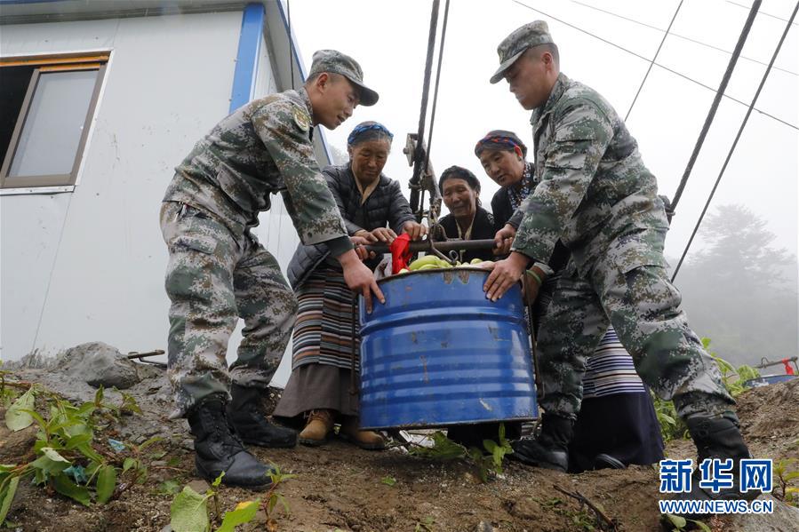 （圖文互動(dòng)）（2）特寫(xiě)：&ldquo;八一&rdquo;禮物，飛向云端哨所