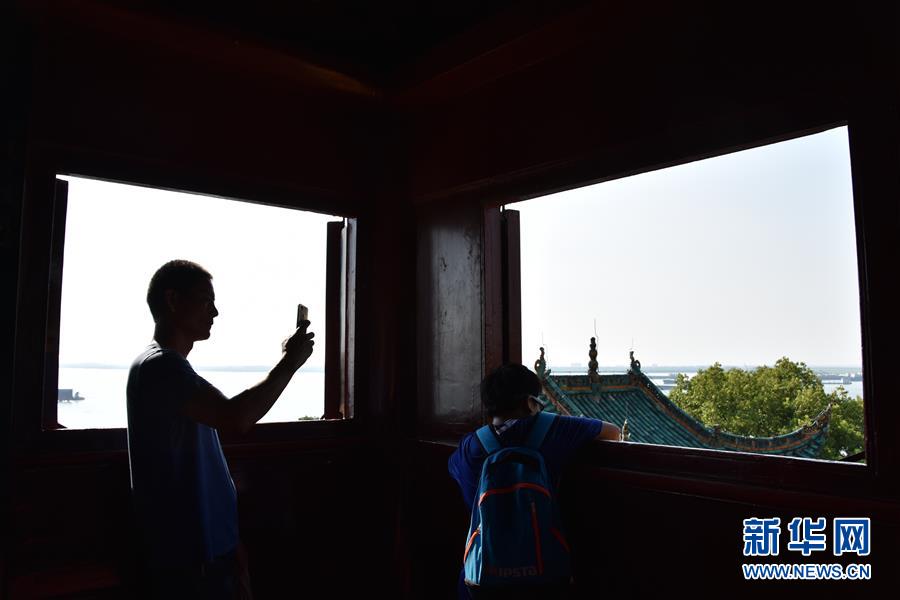 （大江奔流&mdash;&mdash;來自長江經(jīng)濟帶的報道&middot;圖文互動）（1）登岳陽樓，又見&ldquo;浩浩湯湯&rdquo;