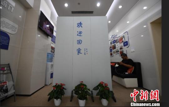 3200余個(gè)杭州愛心驛站:酷暑嚴(yán)寒中的“人情味道”