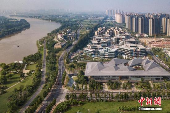 8月9日，航拍南京江心洲新加坡&middot;南京生態(tài)科技島。 <a target='_blank' >中新社</a>記者 泱波 攝