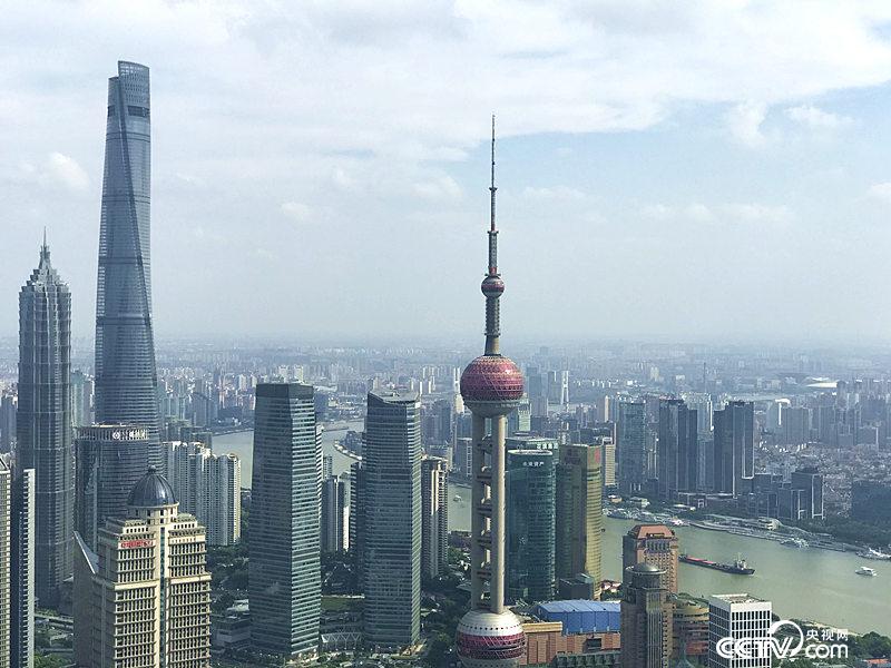 　　長三角更高質(zhì)量的一體化發(fā)展，將建成具有全球競爭力的世界級城市群。圖為上海陸家嘴（孔華/攝）