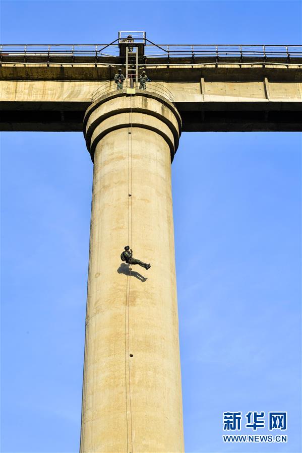 (圖文互動(dòng))(3)一切為了實(shí)戰(zhàn)——武警部隊(duì)“巔峰”特戰(zhàn)比武競賽現(xiàn)場見聞