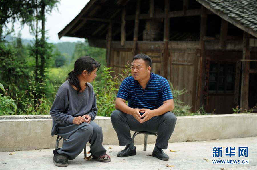 （在習(xí)近平新時(shí)代中國特色社會主義思想指引下&mdash;&mdash;新時(shí)代新作為新篇章&middot;圖文互動）（4）三年村干部 一世農(nóng)村情&mdash;&mdash;記貴州石阡農(nóng)村扶貧干部