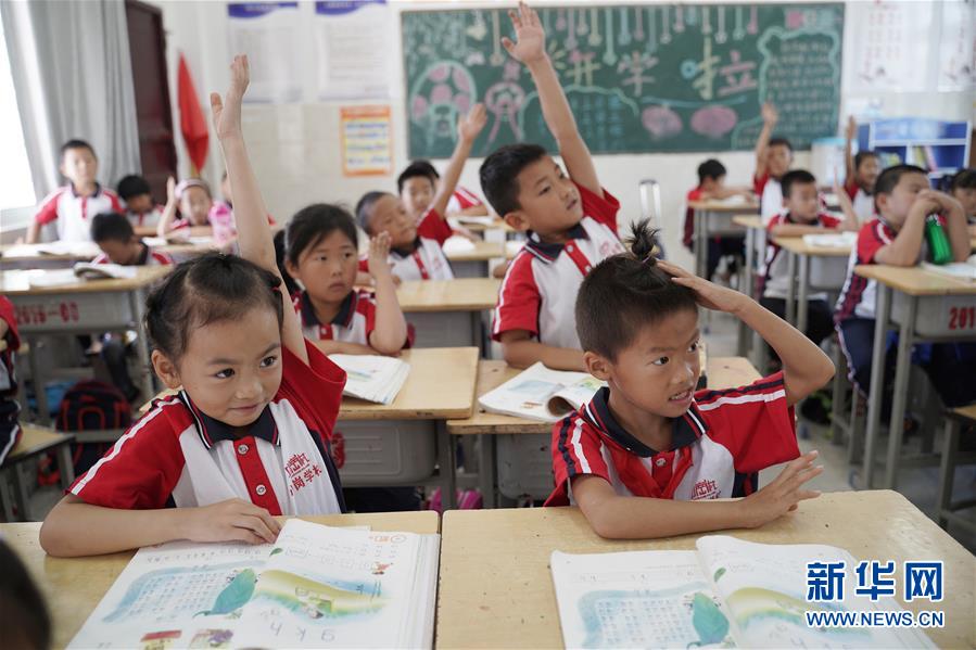 （新華全媒頭條&middot;壯闊東方潮　奮進(jìn)新時代&mdash;&mdash;慶祝改革開放40年&middot;圖文互動）（5）小崗，與時代同行&mdash;&mdash;&ldquo;中國農(nóng)村改革第一村&rdquo;40年變遷的改革啟示