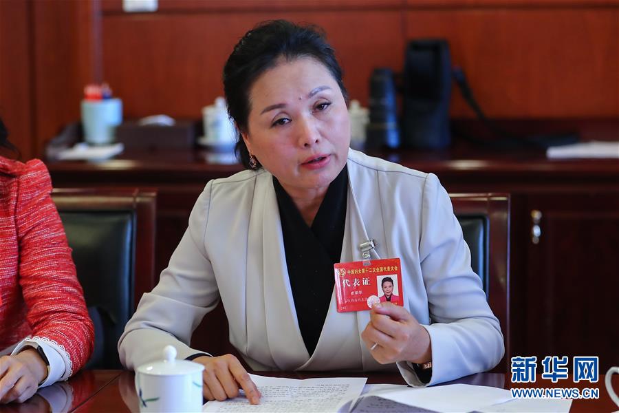 (關(guān)注婦代會(huì))(4)放飛巾幗夢(mèng)想 共襄復(fù)興偉業(yè)——中國(guó)婦女十二大各代表團(tuán)認(rèn)真學(xué)習(xí)黨中央致詞