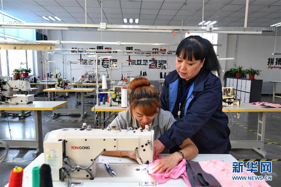 （在習(xí)近平新時(shí)代中國(guó)特色社會(huì)主義思想指引下&mdash;&mdash;新時(shí)代新作為新篇章&middot;圖文互動(dòng)）（5）從資源枯竭城市到中國(guó)棉襪之鄉(xiāng)&mdash;&mdash;吉林遼源念好民營(yíng)經(jīng)濟(jì)&ldquo;三字經(jīng)&rdquo;