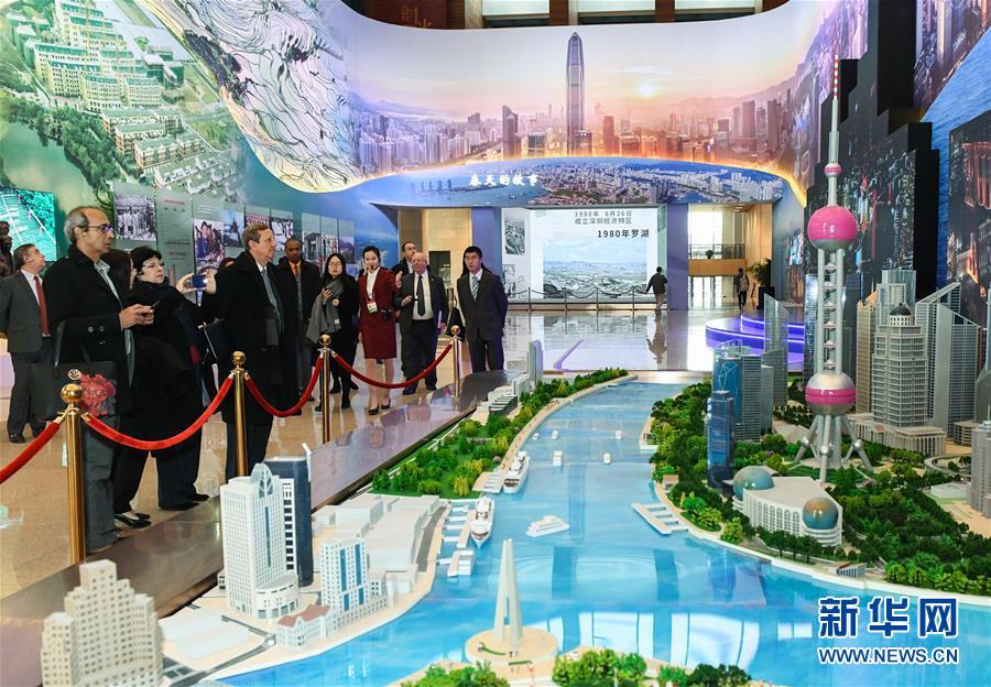 (文化)(1)“偉大的變革——慶祝改革開(kāi)放40周年大型展覽” 迎來(lái)外賓專場(chǎng)