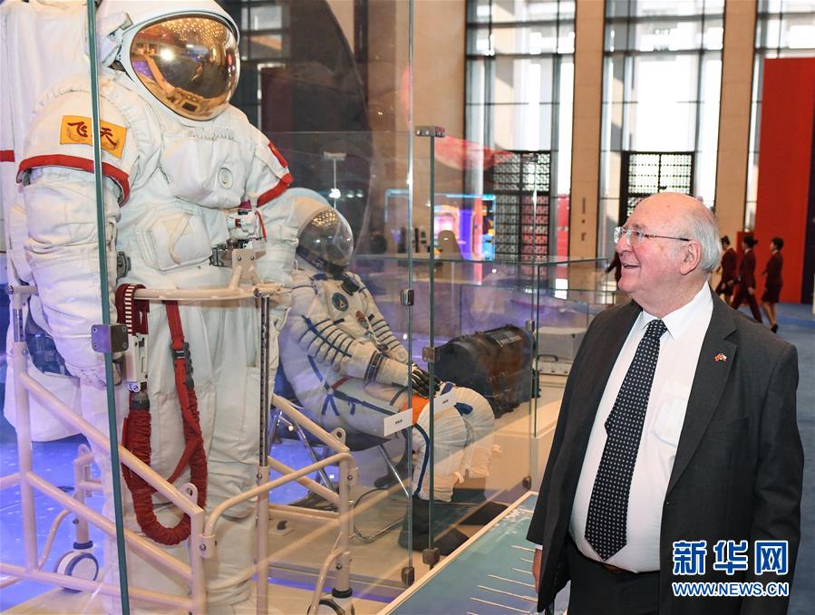 (文化)(2)“偉大的變革——慶祝改革開(kāi)放40周年大型展覽” 迎來(lái)外賓專場(chǎng)