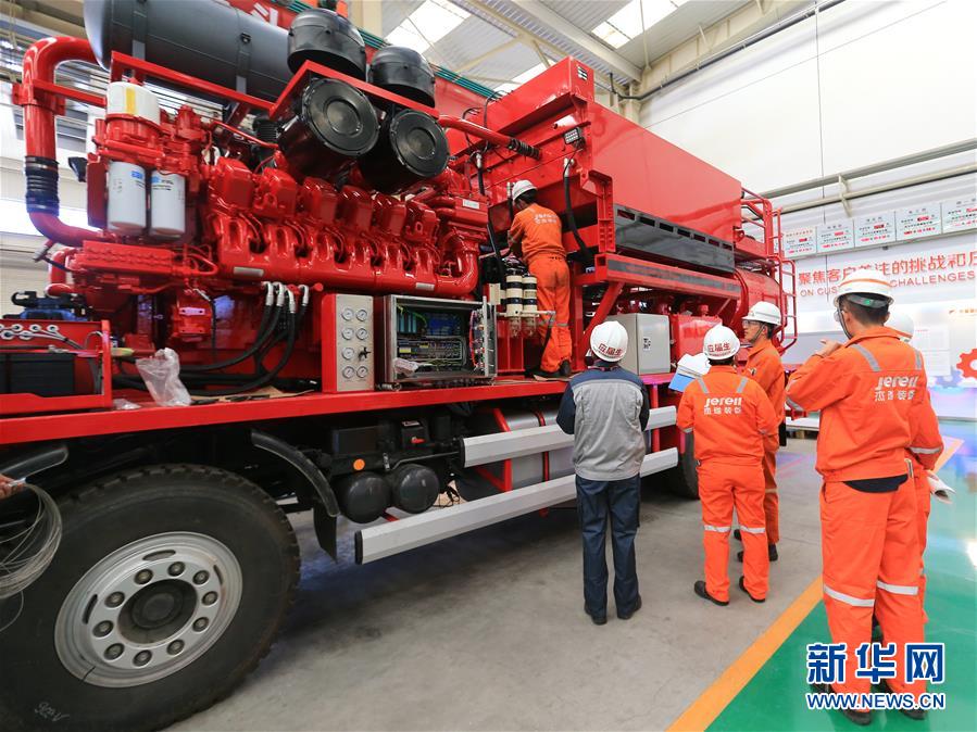 （百城百縣百企調(diào)研行&middot;圖文互動）（6）&ldquo;藍鯨1號&rdquo;從這里駛出&mdash;&mdash;山東煙臺崛起制造業(yè)高地