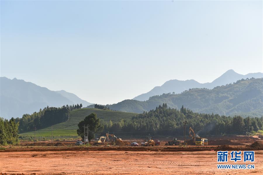 (在習(xí)近平新時(shí)代中國(guó)特色社會(huì)主義思想指引下·慶祝改革開(kāi)放40周年·綠色發(fā)展)(新華全媒頭條·圖文互動(dòng))(4)綠色發(fā)展:書(shū)寫(xiě)在中國(guó)大地上的美麗畫(huà)卷