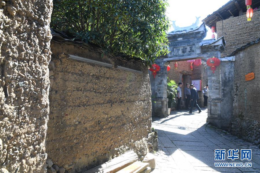 (在習(xí)近平新時(shí)代中國(guó)特色社會(huì)主義思想指引下·慶祝改革開(kāi)放40周年·綠色發(fā)展)(新華全媒頭條·圖文互動(dòng))(5)綠色發(fā)展:書(shū)寫(xiě)在中國(guó)大地上的美麗畫(huà)卷